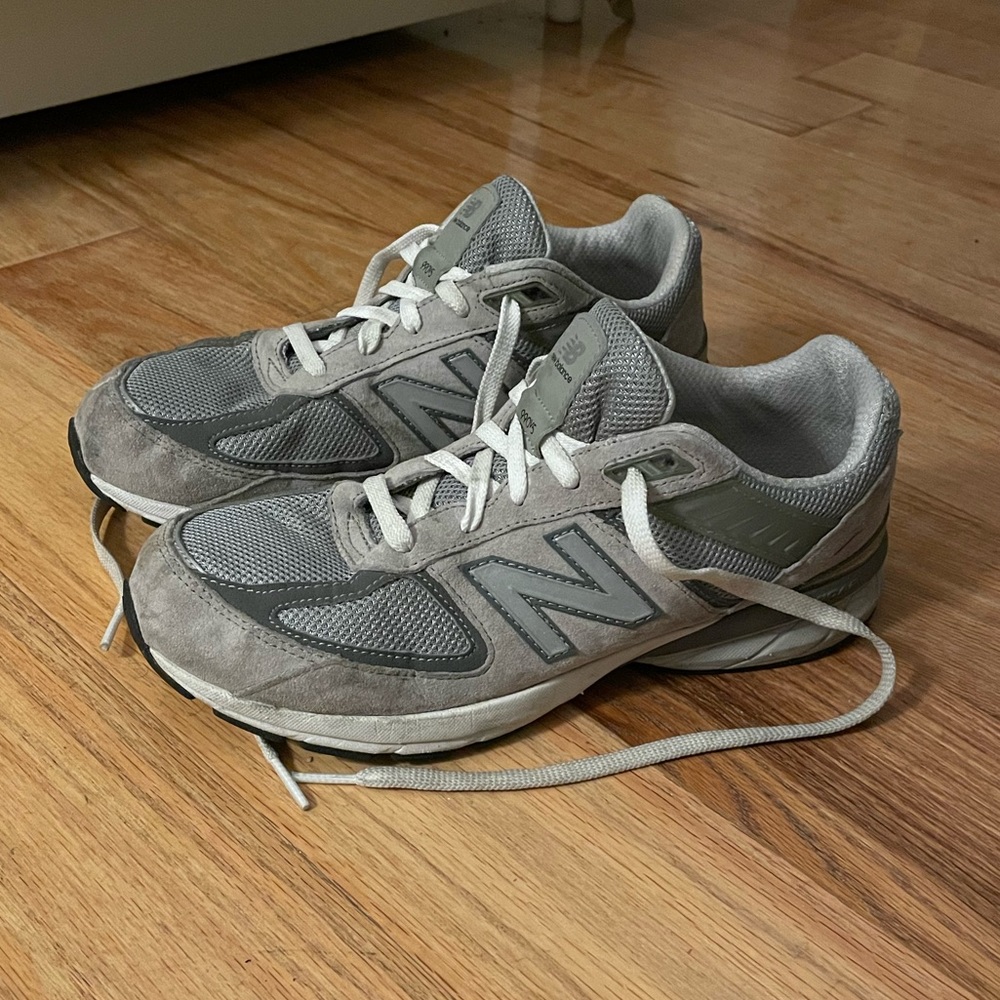 New Balance 990v5 in grey (mens 7, womens 9) - lightly worn